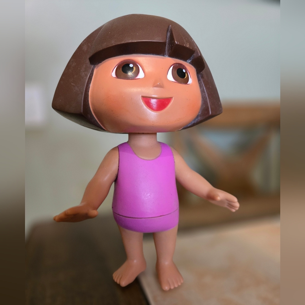 2002 Dora the Explorer Doll  Hard Plastic Bath Toy 8" Mattel